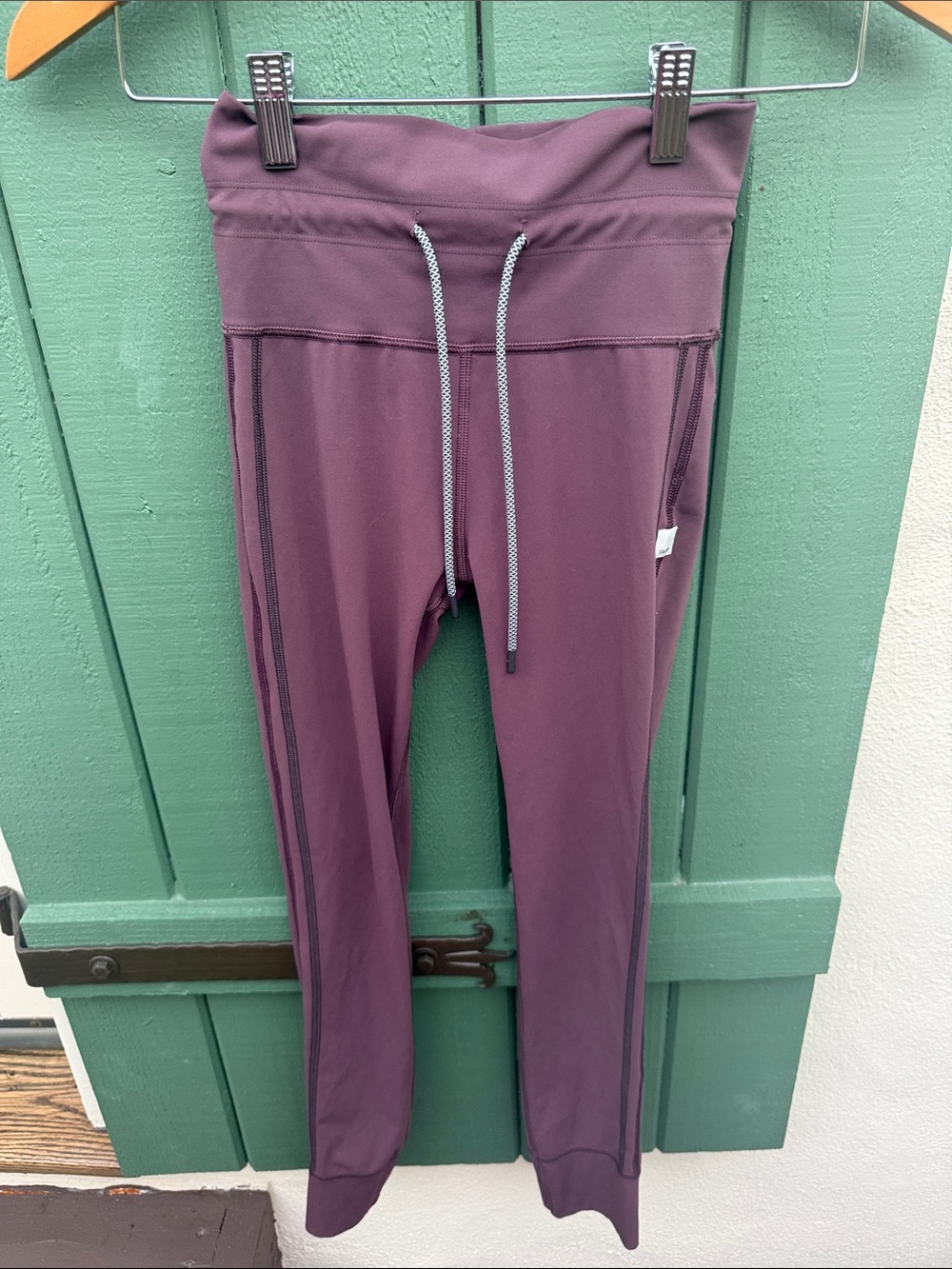 Vuori Plum Drawstring Performance Leggings